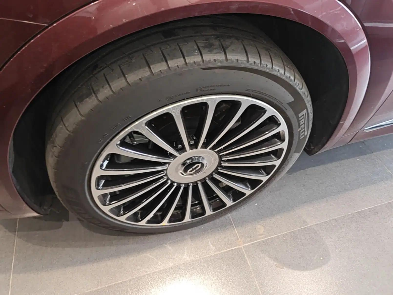 Hima AITO M8 2025 Extended-Range Ultra Version 53.4 kWh 5-Seater Edition — миниатюра 9