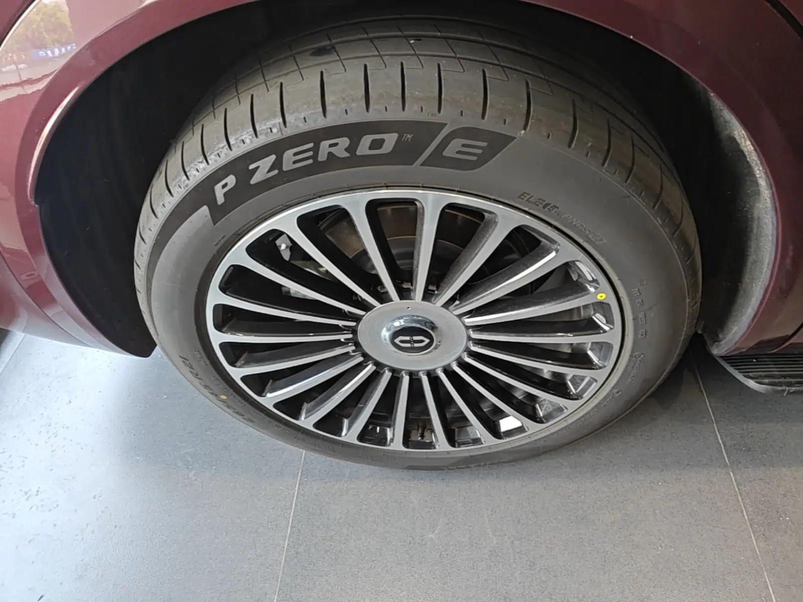 Hima AITO M8 2025 Extended-Range Ultra Version 53.4 kWh 5-Seater Edition — миниатюра 10