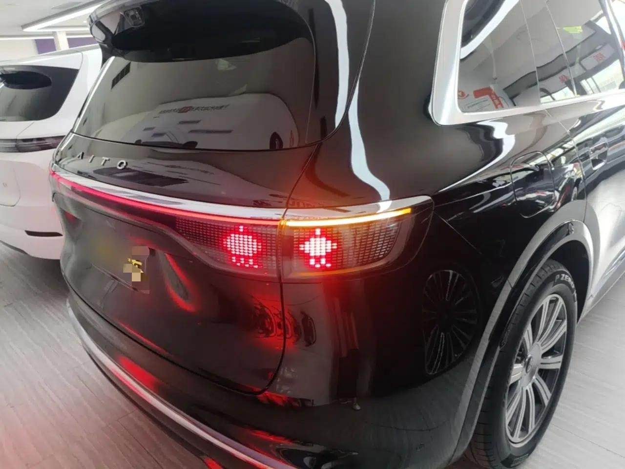 Hima AITO M8 2025 Extended-Range Max Version 37 kWh 6-Seater — миниатюра 5
