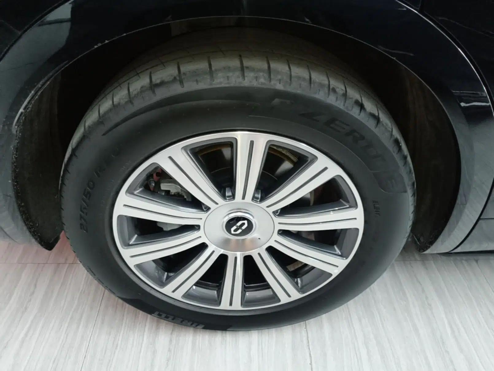 Hima AITO M8 2025 Extended-Range Max Version 37 kWh 6-Seater — миниатюра 10
