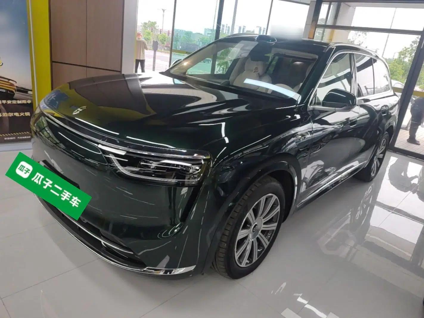 Hima AITO M8 2025 Extended-Range Max+ Version 53.4 kWh 6-Seater Edition — миниатюра 1