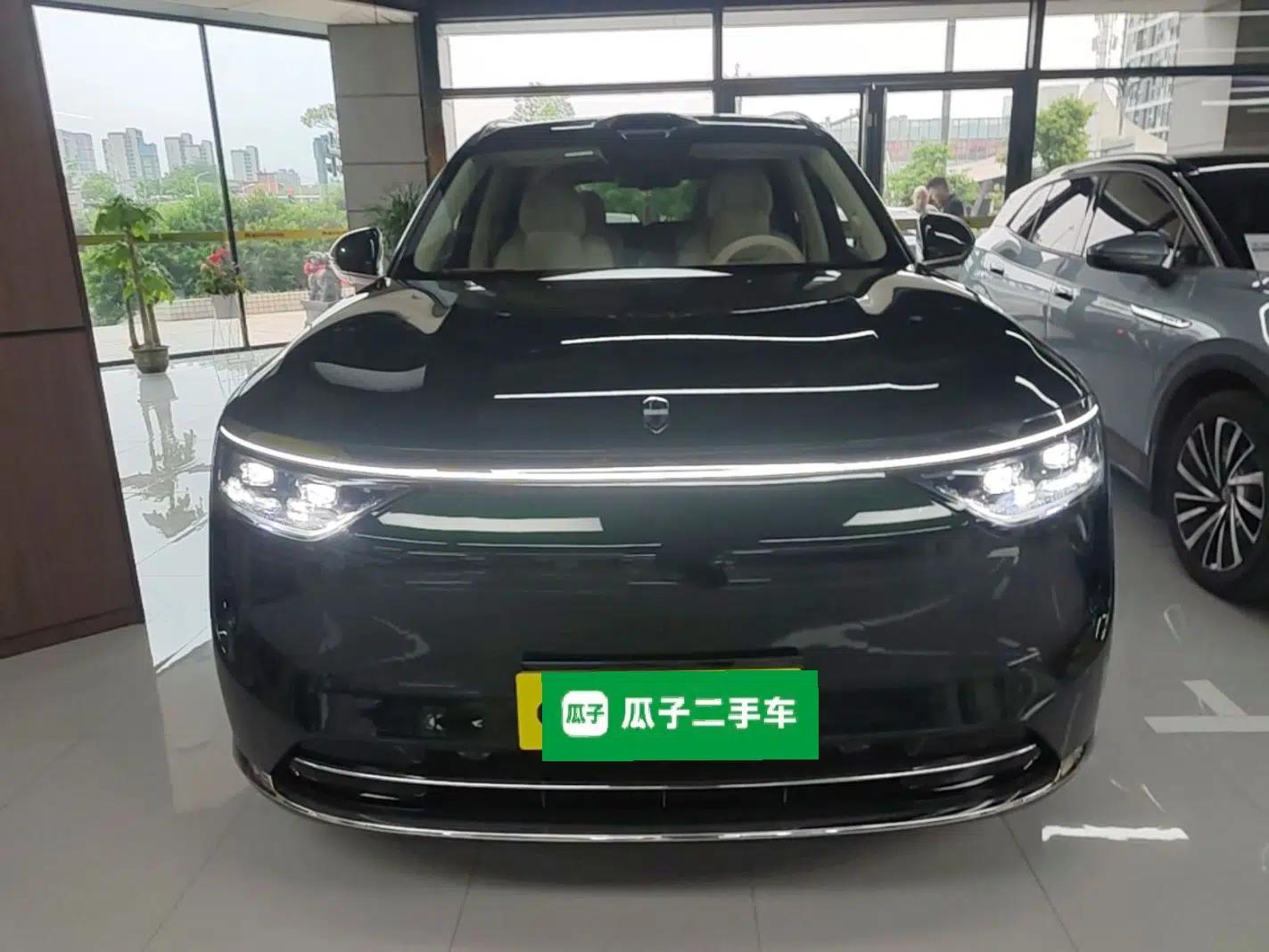 Hima AITO M8 2025 Extended-Range Max+ Version 53.4 kWh 6-Seater Edition — миниатюра 2