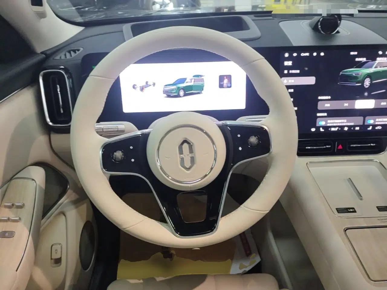 Hima AITO M8 2025 Extended-Range Max+ Version 53.4 kWh 6-Seater Edition — миниатюра 14