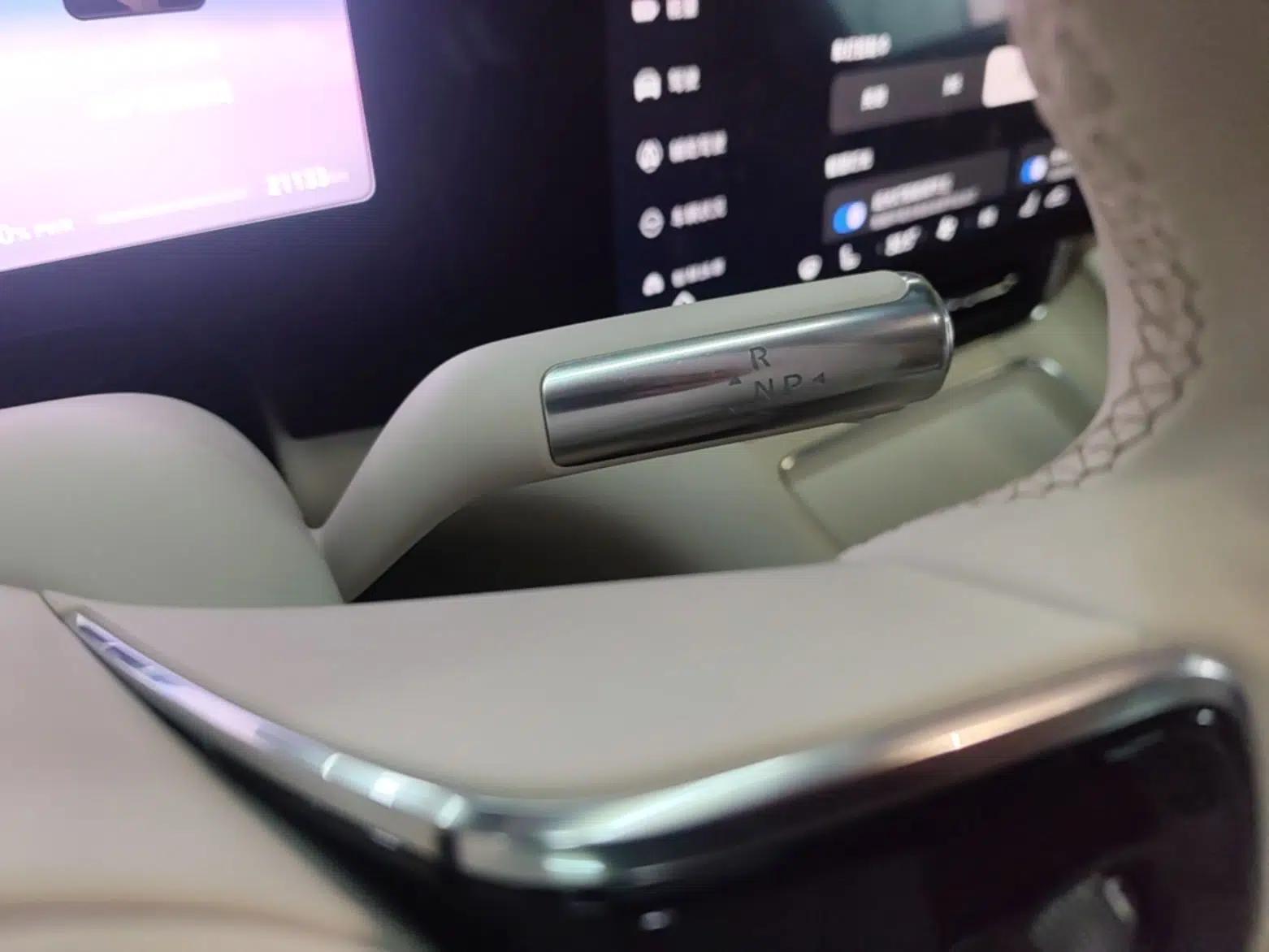 Hima AITO M8 2025 Extended-Range Max+ Version 53.4 kWh 6-Seater Edition — миниатюра 17