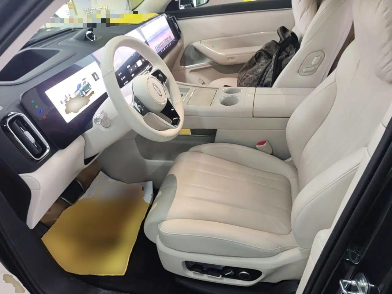 Hima AITO M8 2025 Extended-Range Max+ Version 53.4 kWh 6-Seater Edition — миниатюра 18