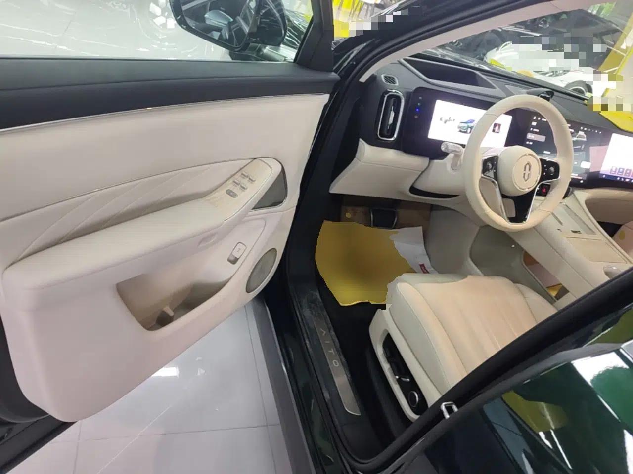 Hima AITO M8 2025 Extended-Range Max+ Version 53.4 kWh 6-Seater Edition — миниатюра 19