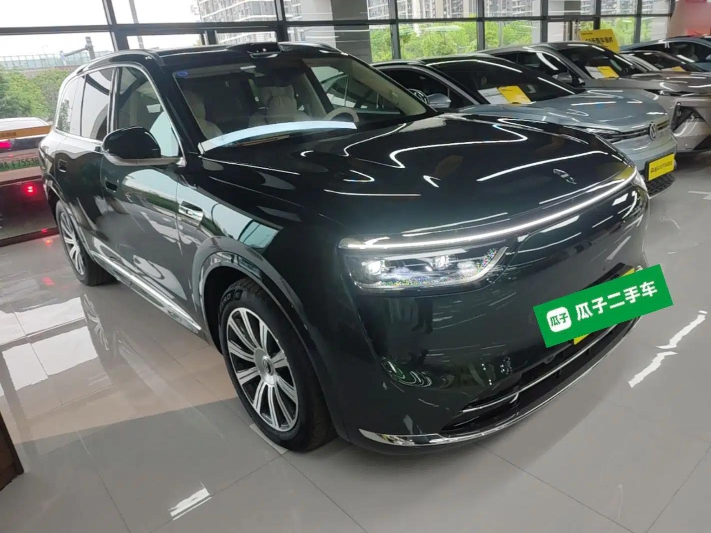 Hima AITO M8 2025 Extended-Range Max+ Version 53.4 kWh 6-Seater Edition — миниатюра 3