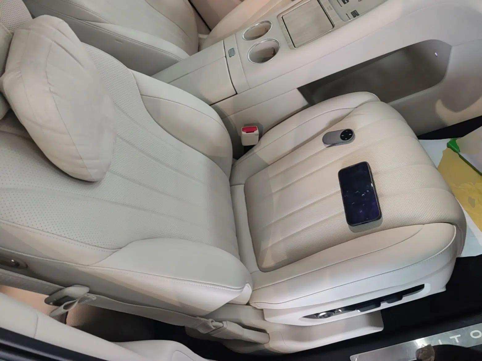 Hima AITO M8 2025 Extended-Range Max+ Version 53.4 kWh 6-Seater Edition — миниатюра 23