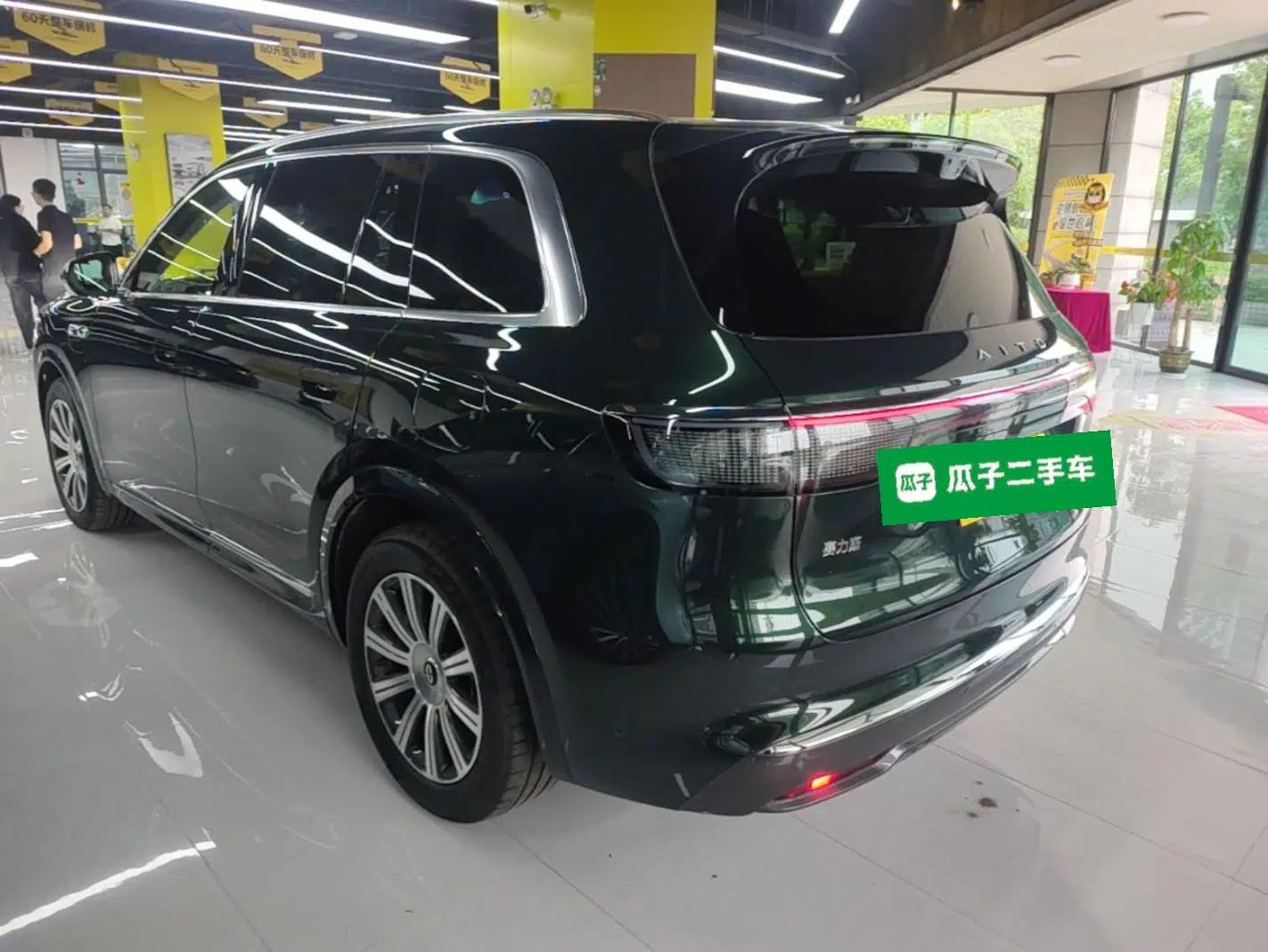 Hima AITO M8 2025 Extended-Range Max+ Version 53.4 kWh 6-Seater Edition — миниатюра 4
