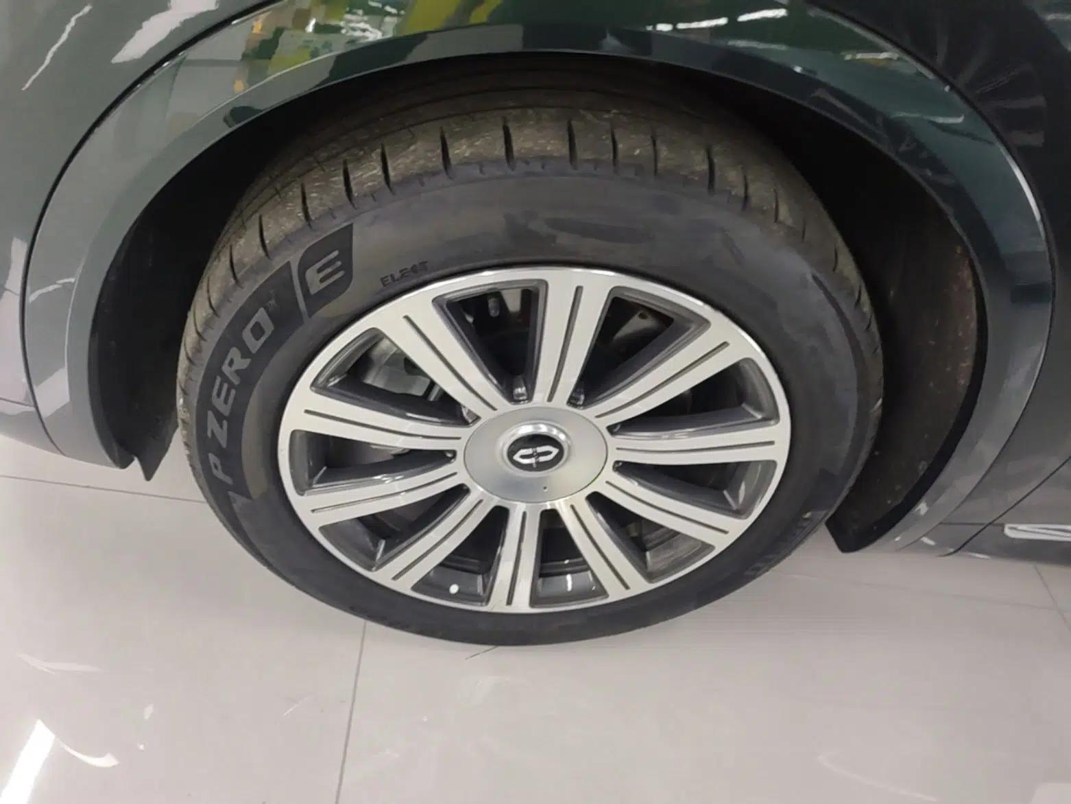 Hima AITO M8 2025 Extended-Range Max+ Version 53.4 kWh 6-Seater Edition — миниатюра 8
