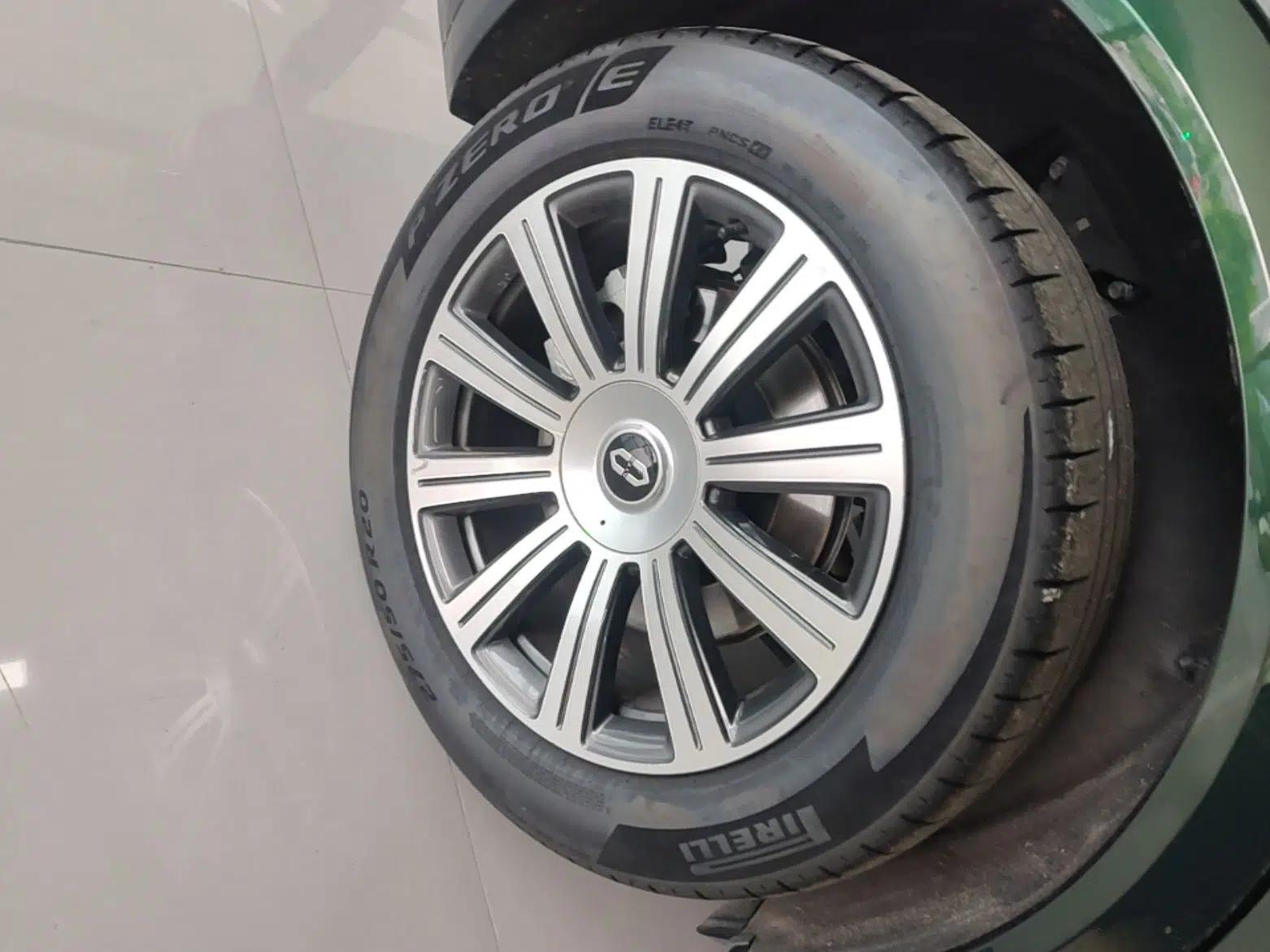 Hima AITO M8 2025 Extended-Range Max+ Version 53.4 kWh 6-Seater Edition — миниатюра 10