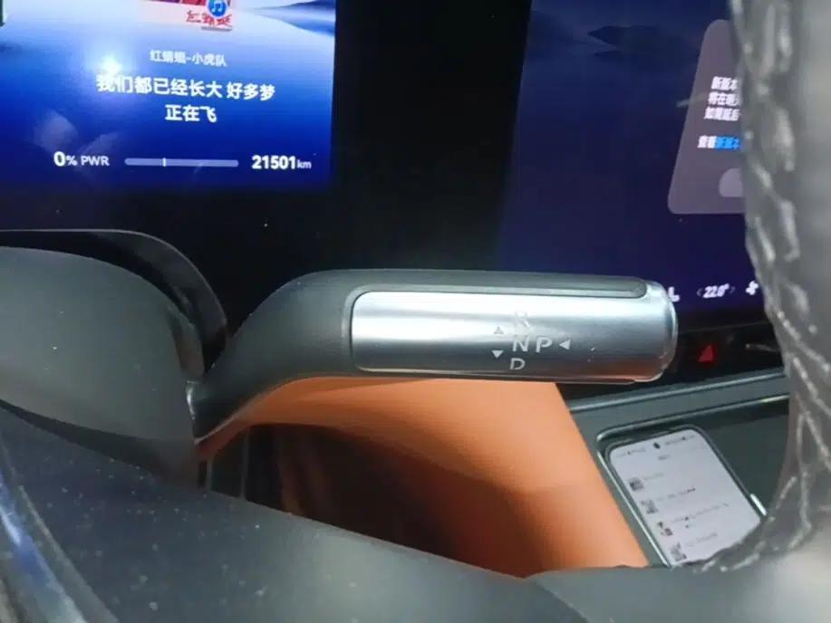 Hima AITO M8 2025 Extended-Range Ultra Version 53.4 kWh 6-Seater Edition — миниатюра 17