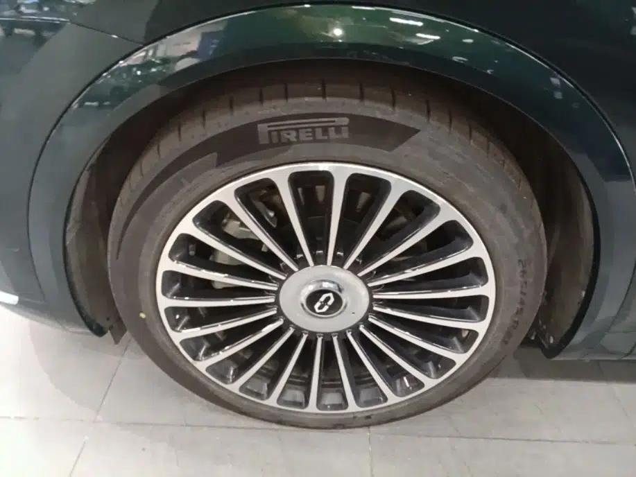 Hima AITO M8 2025 Extended-Range Ultra Version 53.4 kWh 6-Seater Edition — миниатюра 4