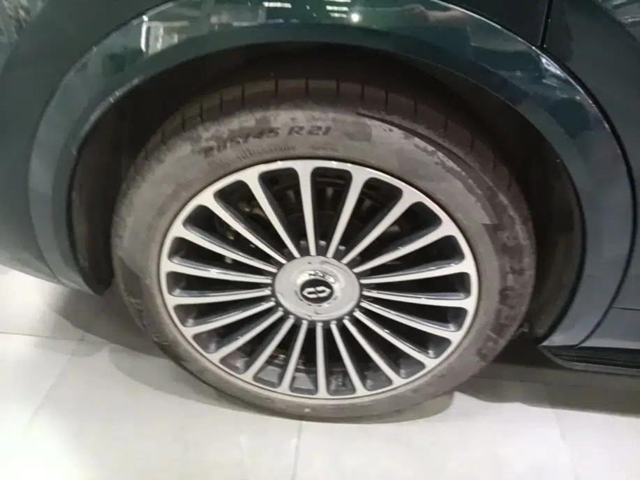 Hima AITO M8 2025 Extended-Range Ultra Version 53.4 kWh 6-Seater Edition — миниатюра 5