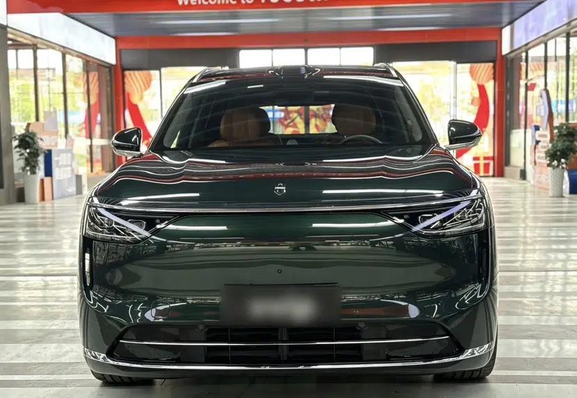 Hima AITO M8 2025 Extended-Range Ultra Version 53.4 kWh 6-Seater Edition — миниатюра 8