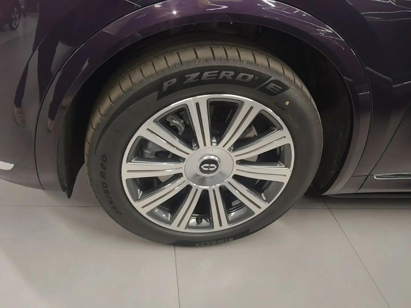 Hima AITO M8 2025 Model Pure Electric Max+ Five-Seat Long-Range Version — миниатюра 9