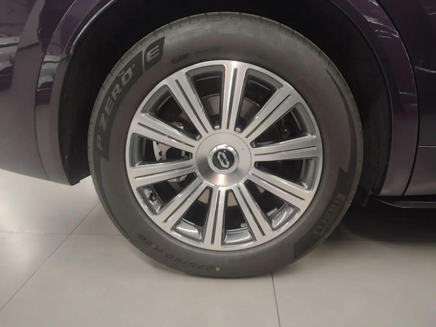 Hima AITO M8 2025 Model Pure Electric Max+ Five-Seat Long-Range Version — миниатюра 10