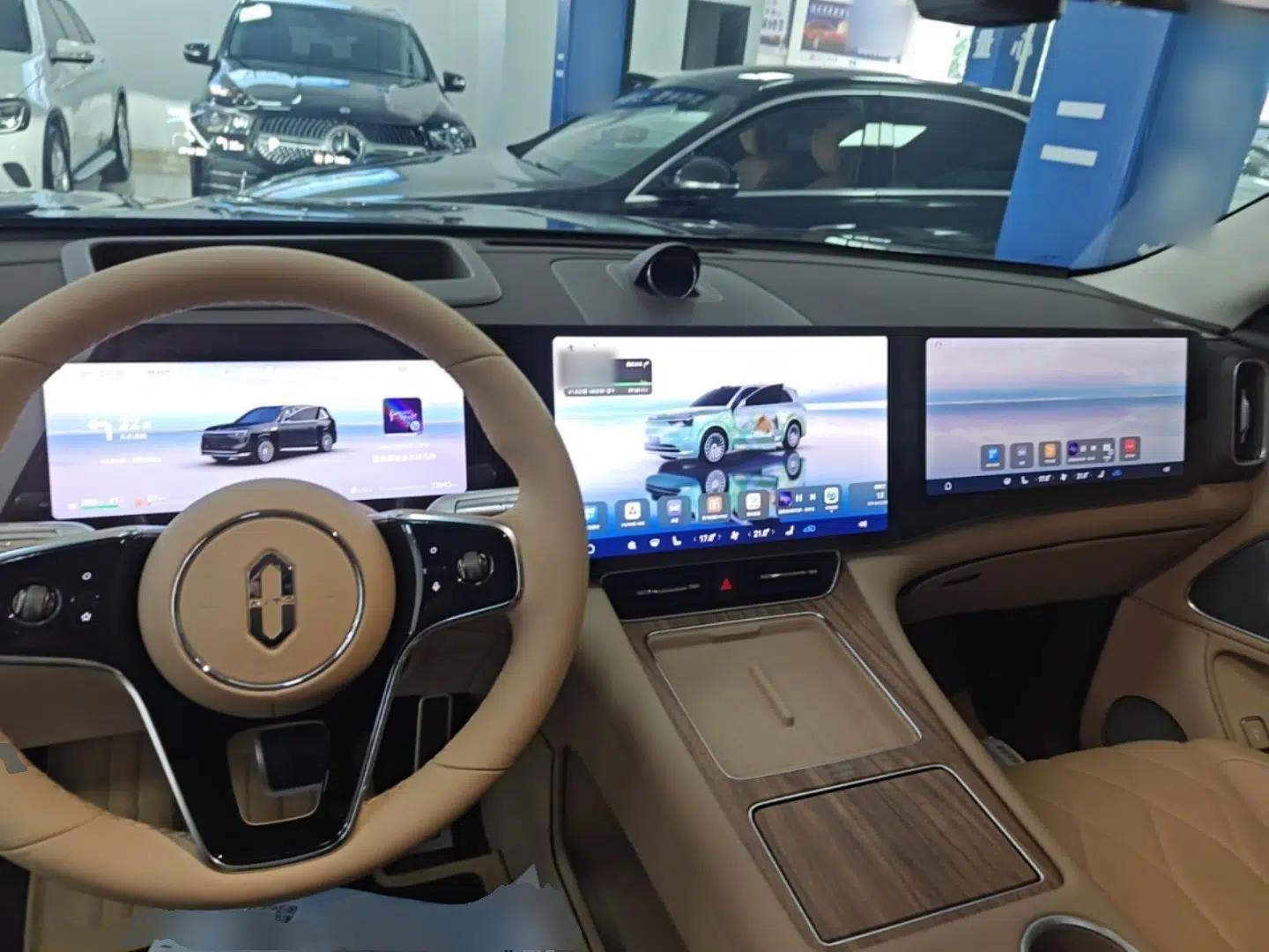 Hima AITO M8 2025 Extended-Range Max+ Version 53.4 kWh 6-Seater Edition — миниатюра 13