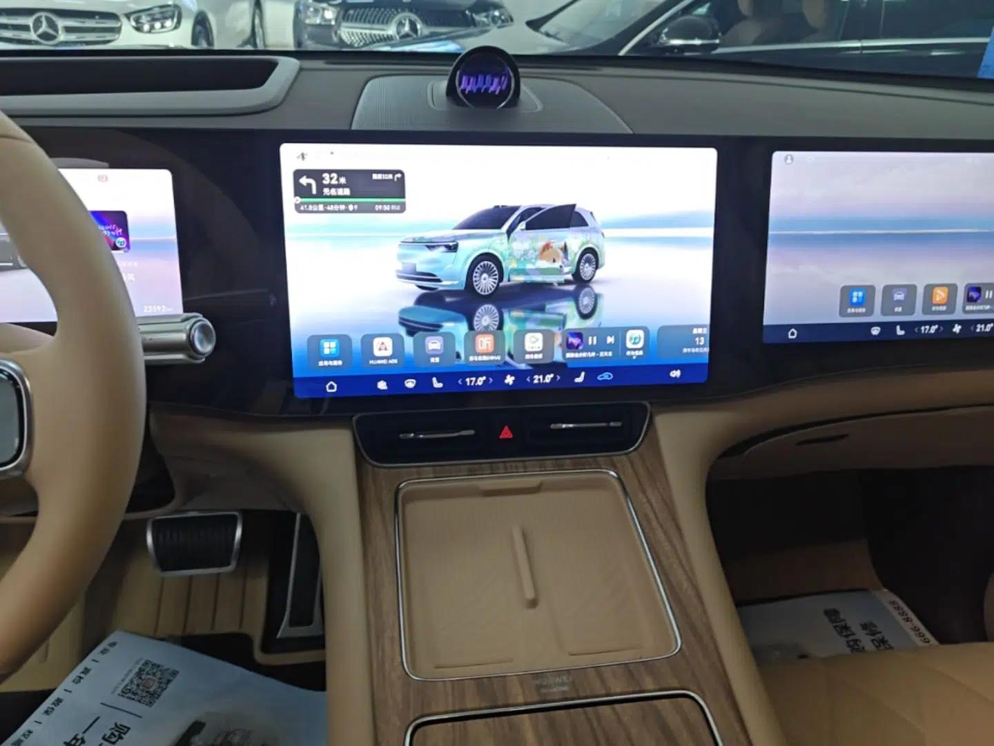 Hima AITO M8 2025 Extended-Range Max+ Version 53.4 kWh 6-Seater Edition — миниатюра 16