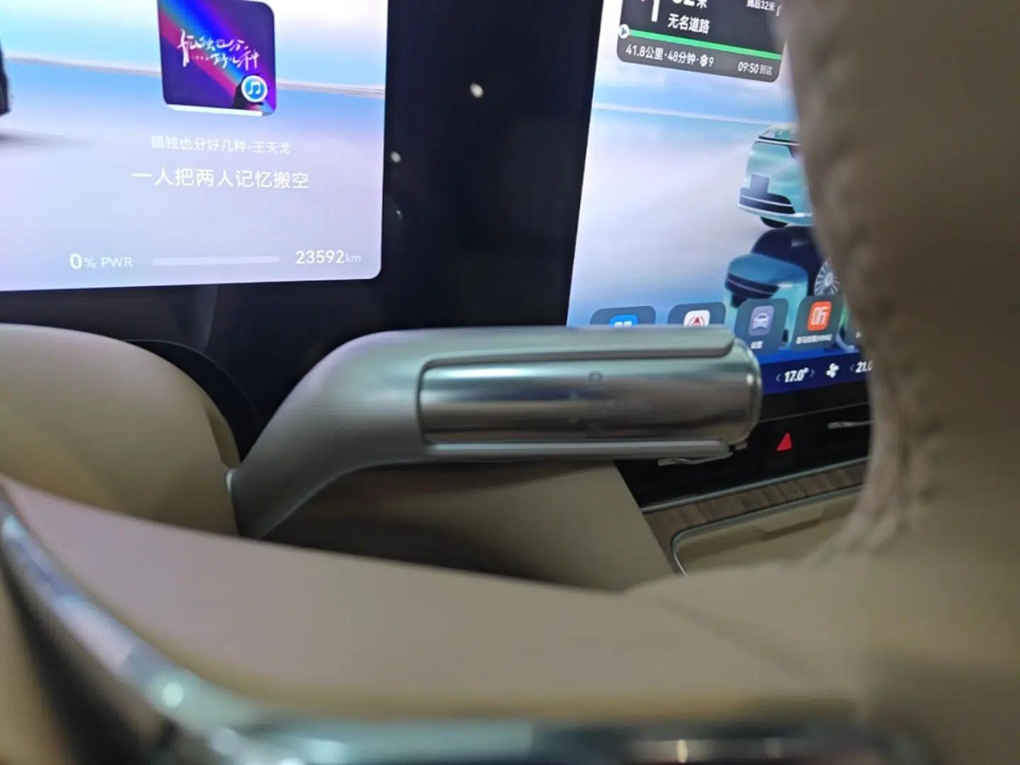 Hima AITO M8 2025 Extended-Range Max+ Version 53.4 kWh 6-Seater Edition — миниатюра 17