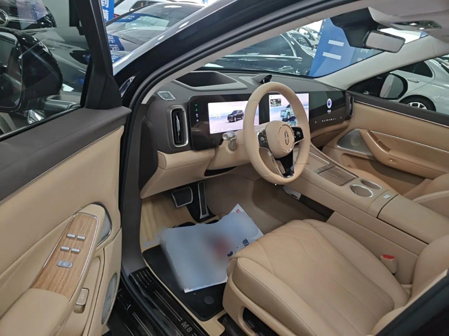 Hima AITO M8 2025 Extended-Range Max+ Version 53.4 kWh 6-Seater Edition — миниатюра 19