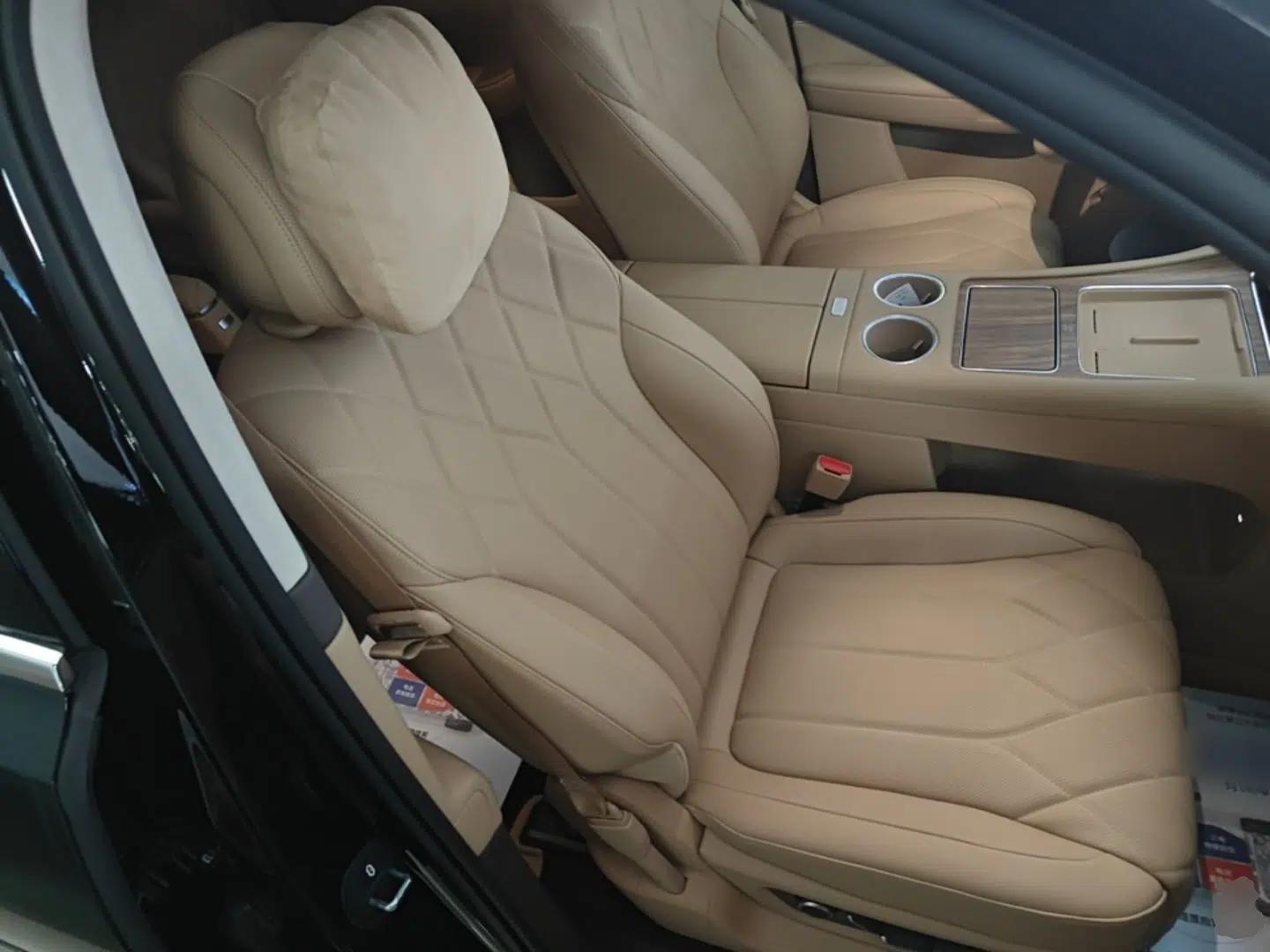Hima AITO M8 2025 Extended-Range Max+ Version 53.4 kWh 6-Seater Edition — миниатюра 23