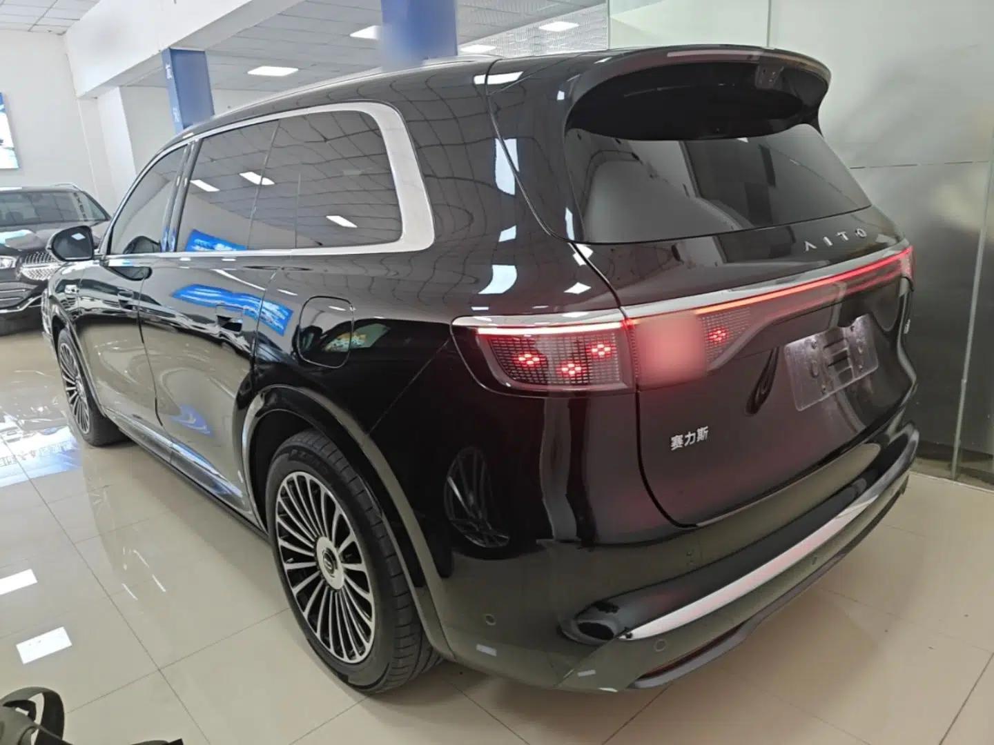 Hima AITO M8 2025 Extended-Range Max+ Version 53.4 kWh 6-Seater Edition — миниатюра 4