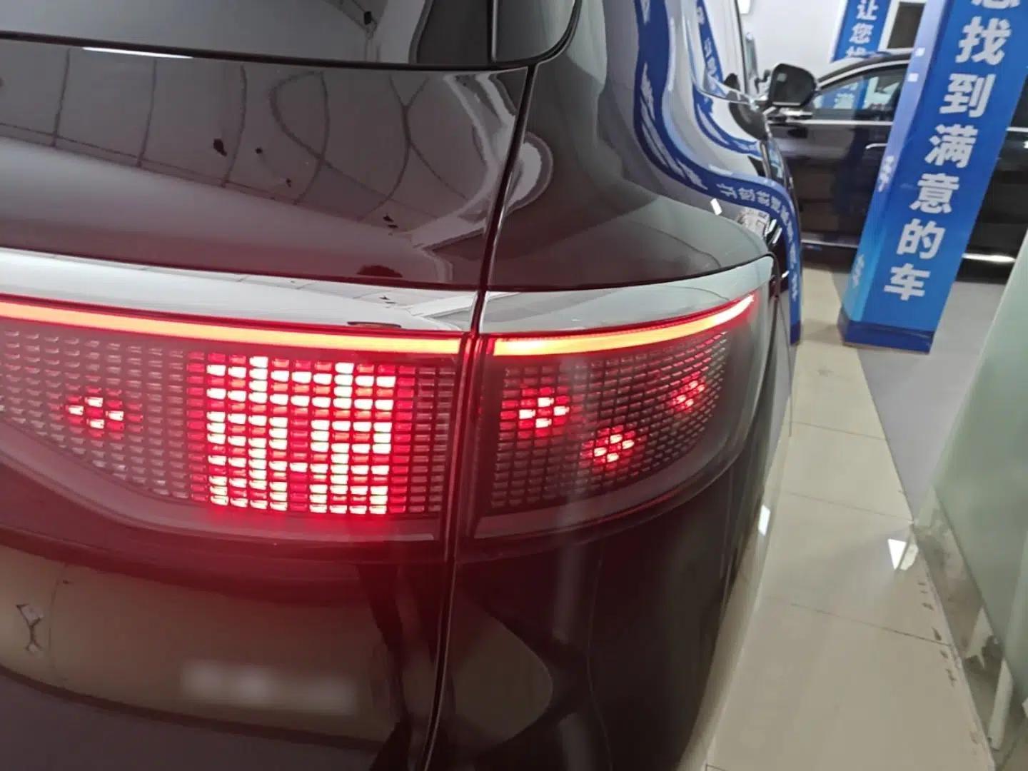 Hima AITO M8 2025 Extended-Range Max+ Version 53.4 kWh 6-Seater Edition — миниатюра 7