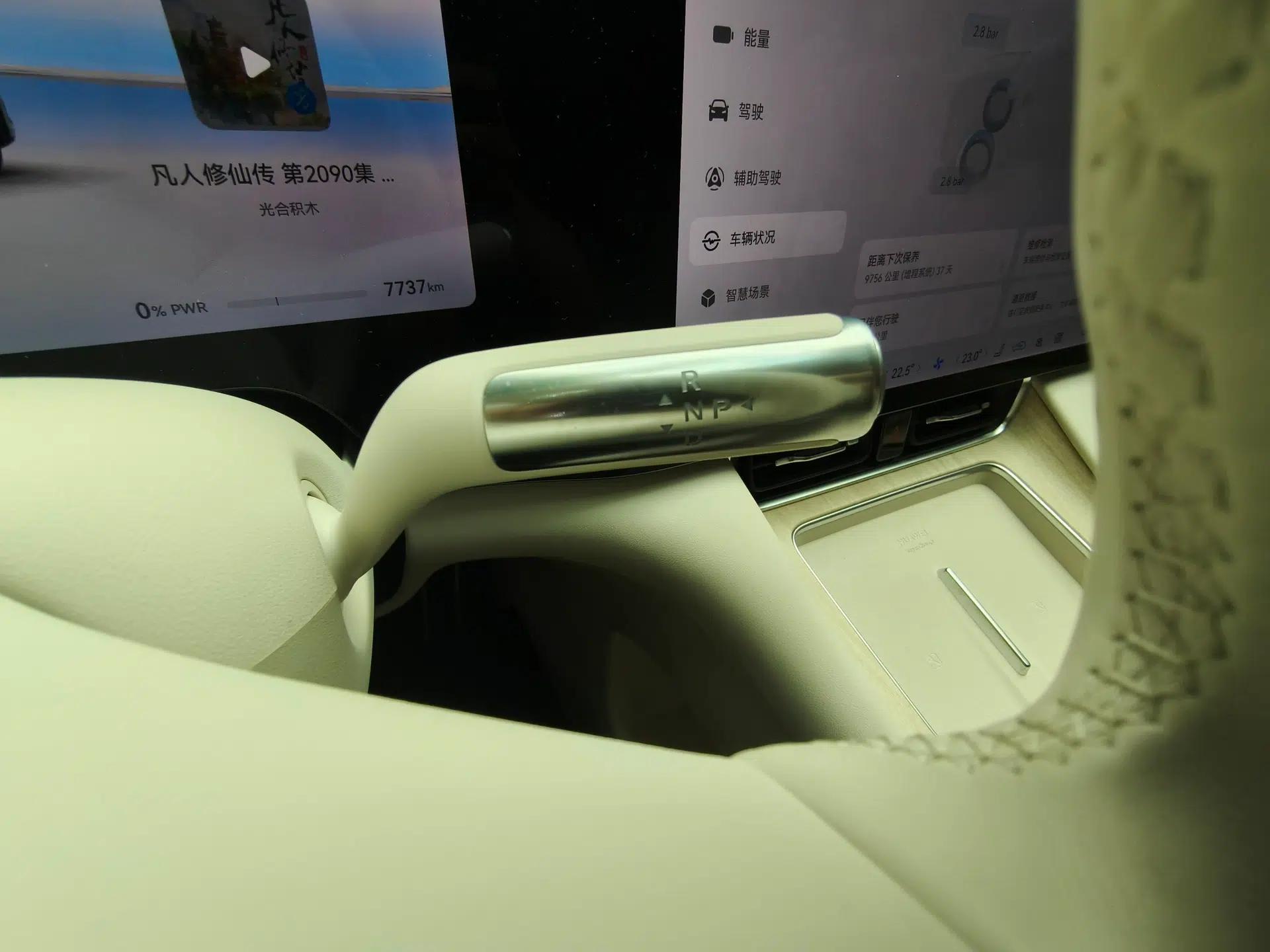 Hima AITO M8 2025 Extended-Range Max+ Version 53.4 kWh 6-Seater Edition — миниатюра 15