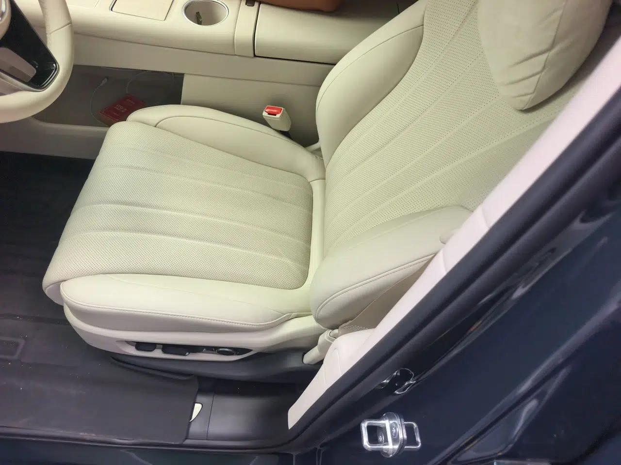 Hima AITO M8 2025 Extended-Range Max+ Version 53.4 kWh 6-Seater Edition — миниатюра 16