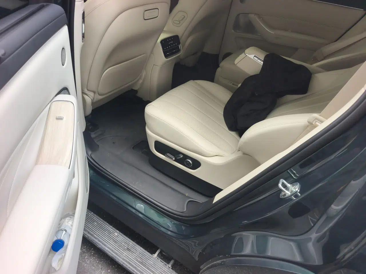 Hima AITO M8 2025 Extended-Range Max+ Version 53.4 kWh 6-Seater Edition — миниатюра 18