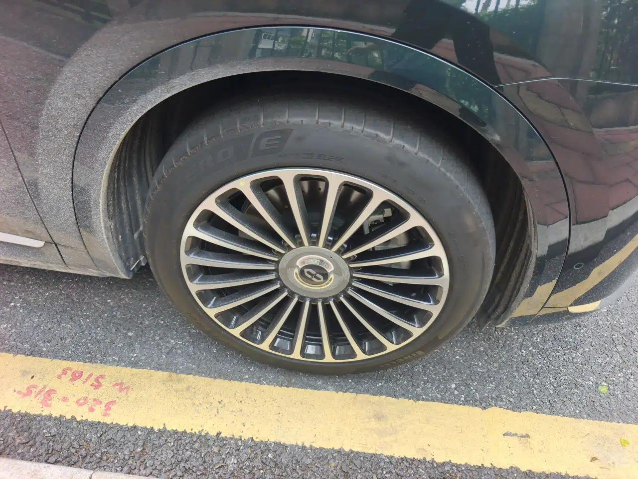 Hima AITO M8 2025 Extended-Range Max+ Version 53.4 kWh 6-Seater Edition — миниатюра 8