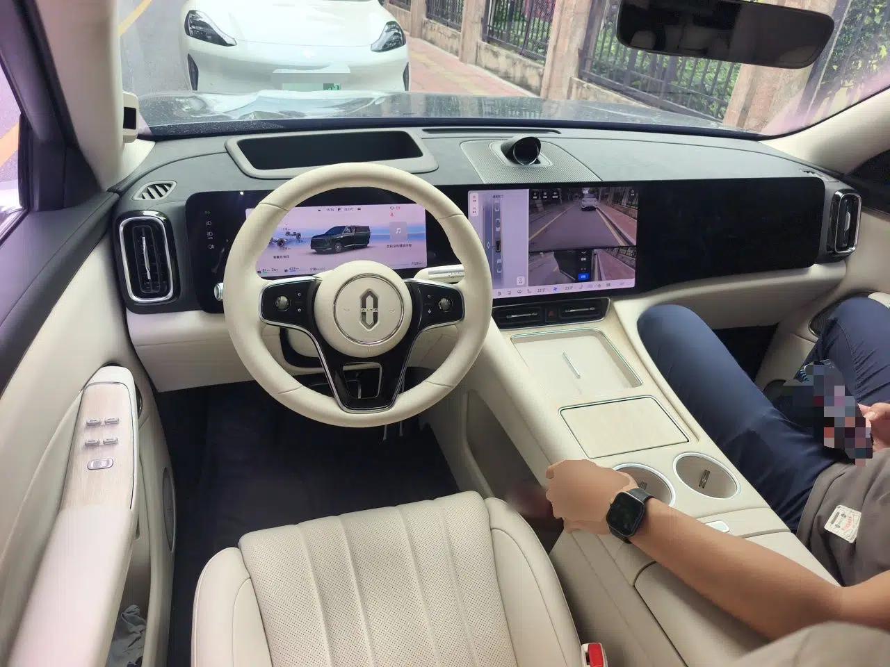 Hima AITO M8 2025 Extended-Range Max+ Version 53.4 kWh 6-Seater Edition — миниатюра 10