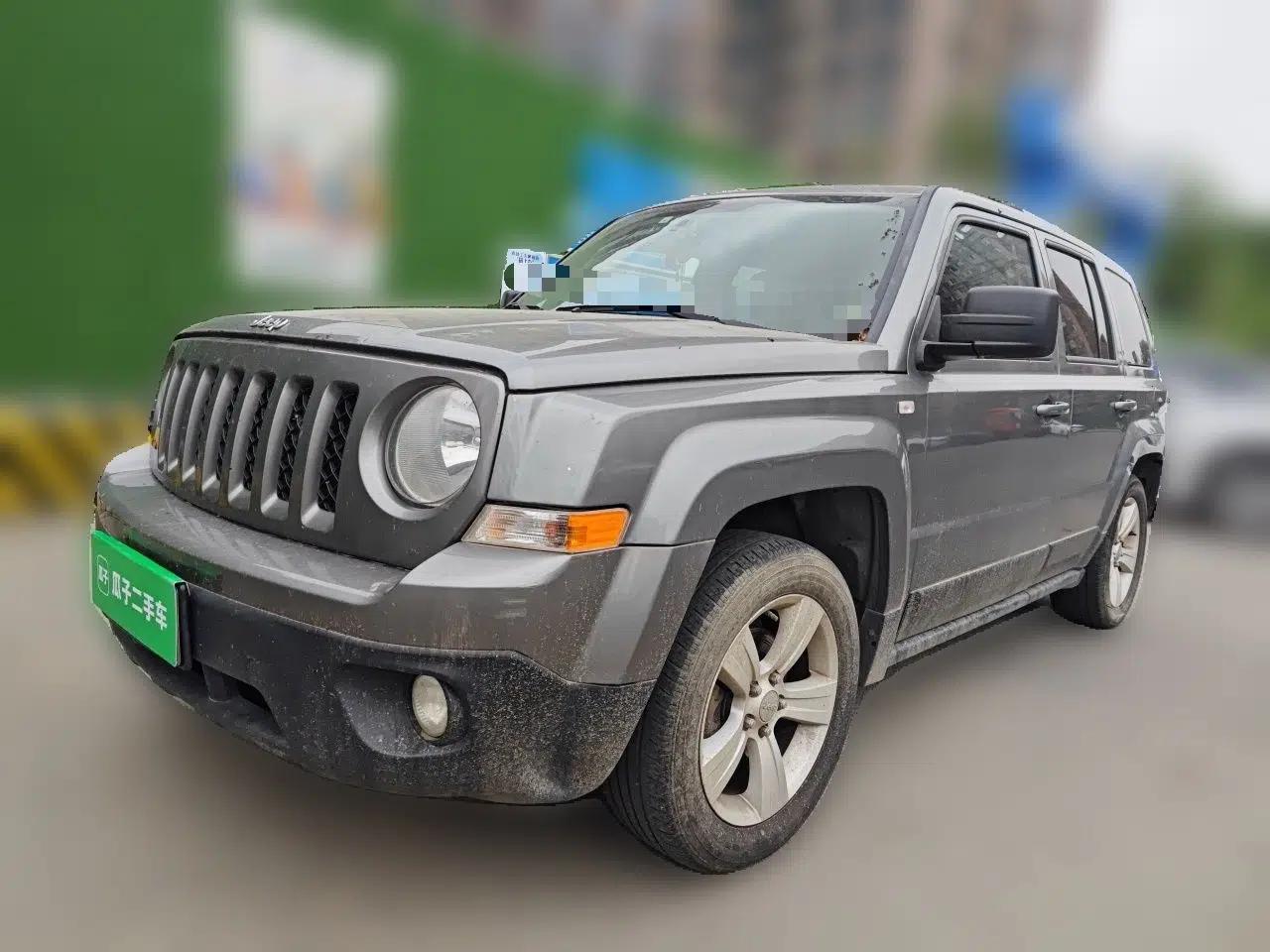 Jeep Patriot 2014 2.4L Luxury Navigation Edition — миниатюра 1