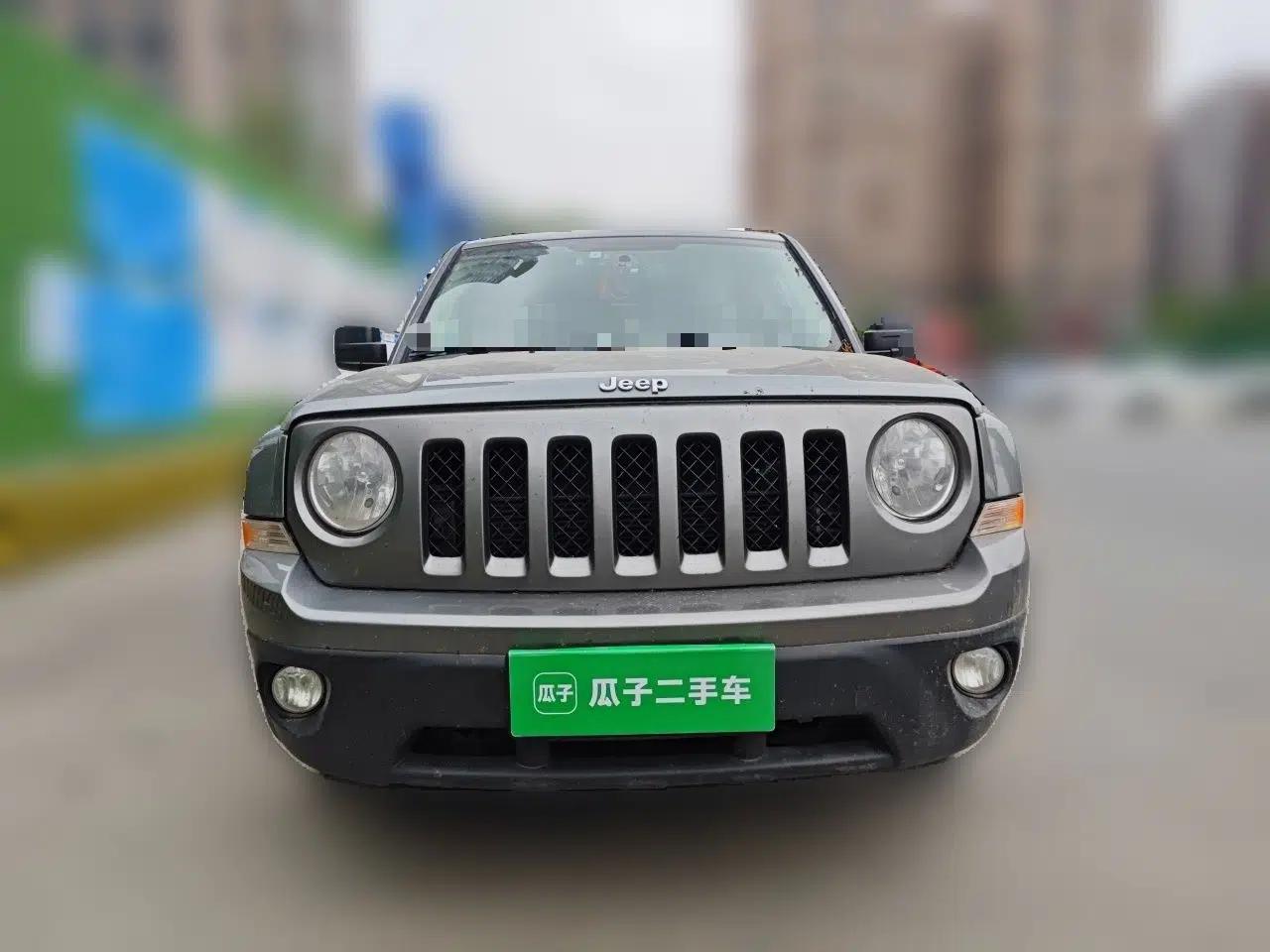 Jeep Patriot 2014 2.4L Luxury Navigation Edition — миниатюра 2
