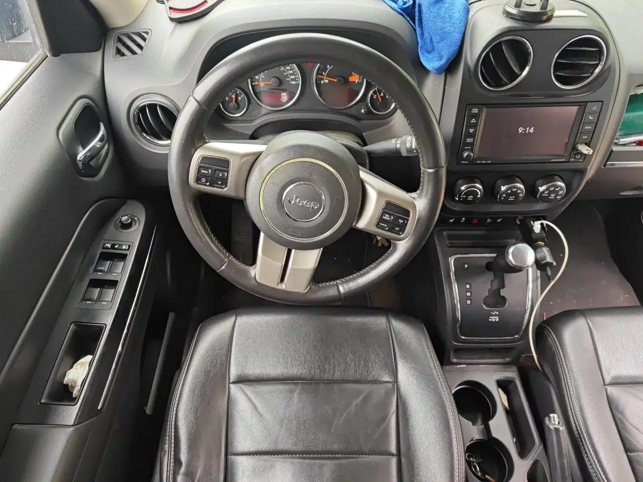 Jeep Patriot 2014 2.4L Luxury Navigation Edition — миниатюра 11