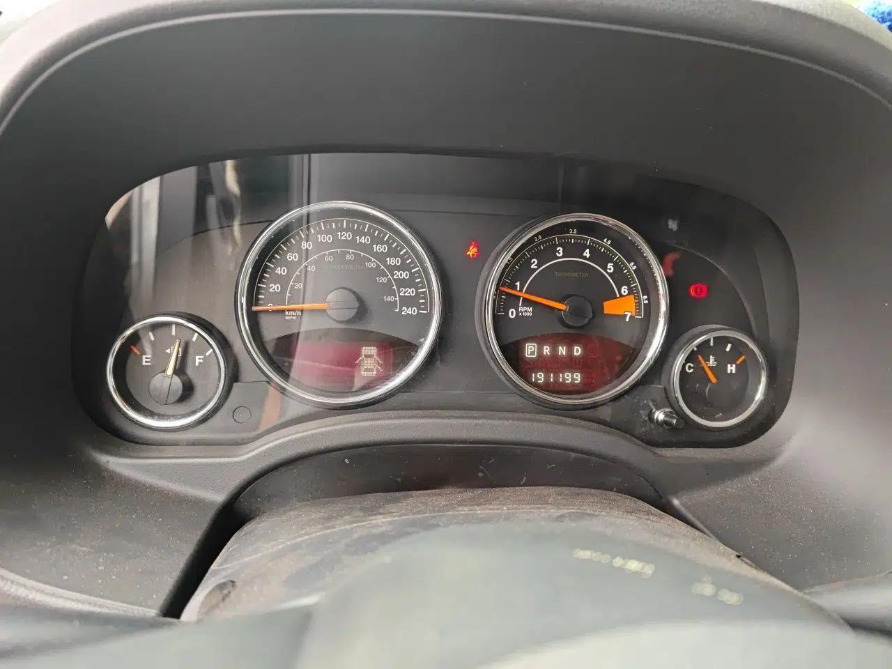 Jeep Patriot 2014 2.4L Luxury Navigation Edition — миниатюра 12