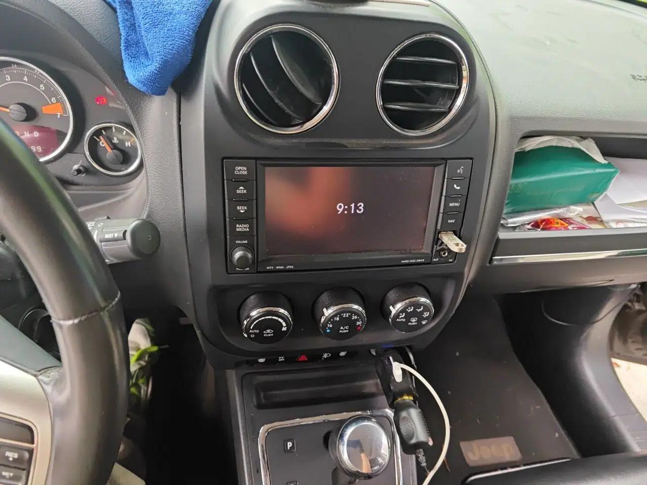 Jeep Patriot 2014 2.4L Luxury Navigation Edition — миниатюра 14
