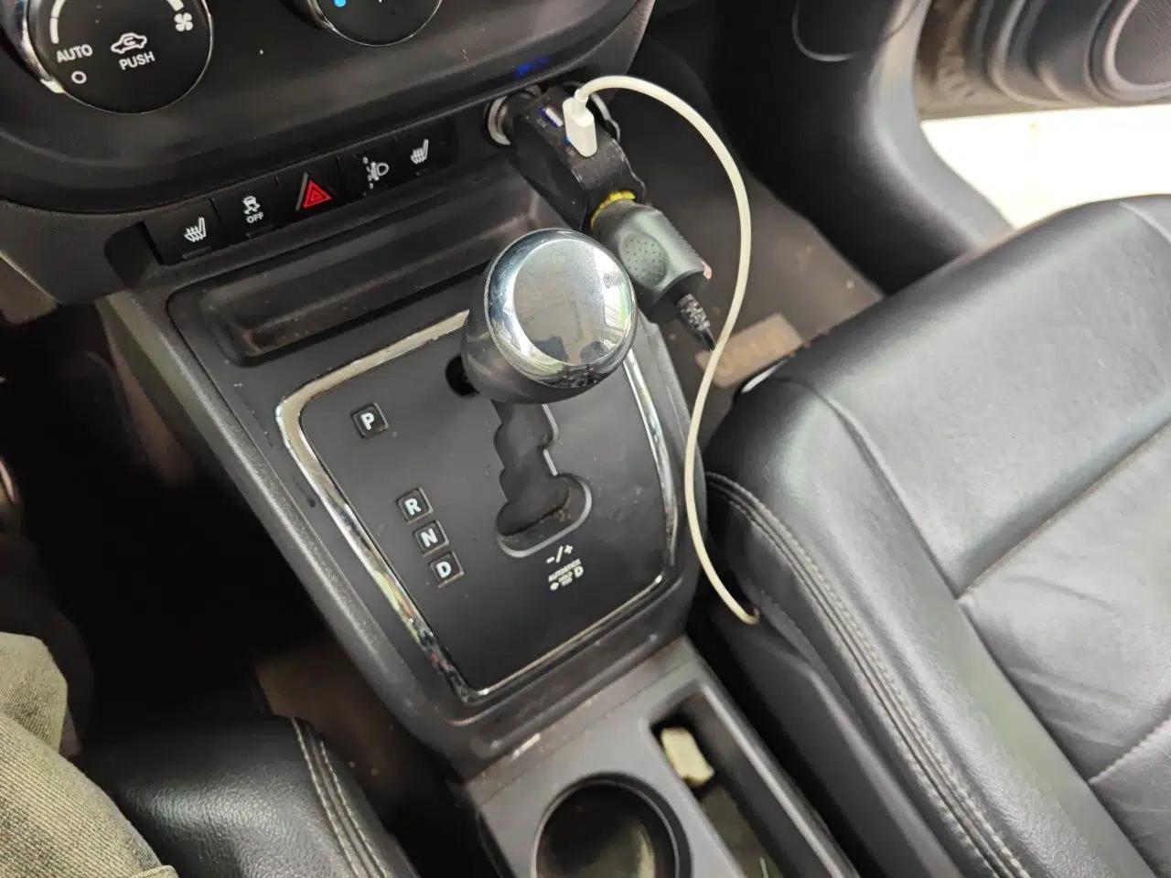 Jeep Patriot 2014 2.4L Luxury Navigation Edition — миниатюра 15