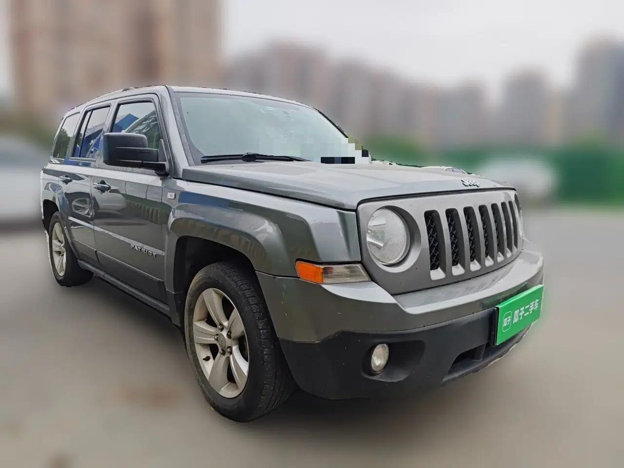 Jeep Patriot 2014 2.4L Luxury Navigation Edition — миниатюра 3