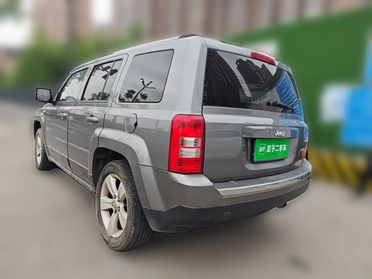 Jeep Patriot 2014 2.4L Luxury Navigation Edition — миниатюра 4