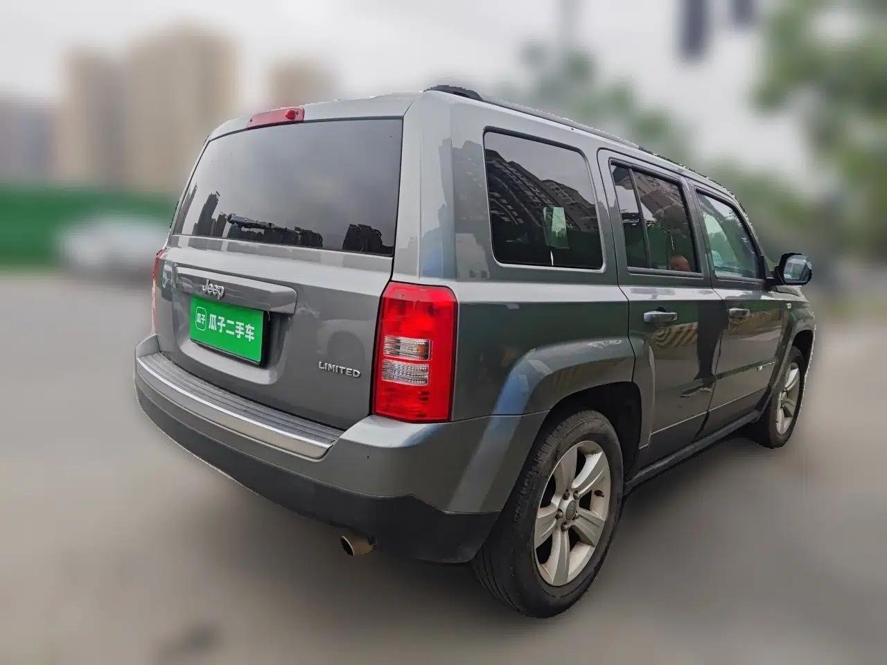 Jeep Patriot 2014 2.4L Luxury Navigation Edition — миниатюра 6