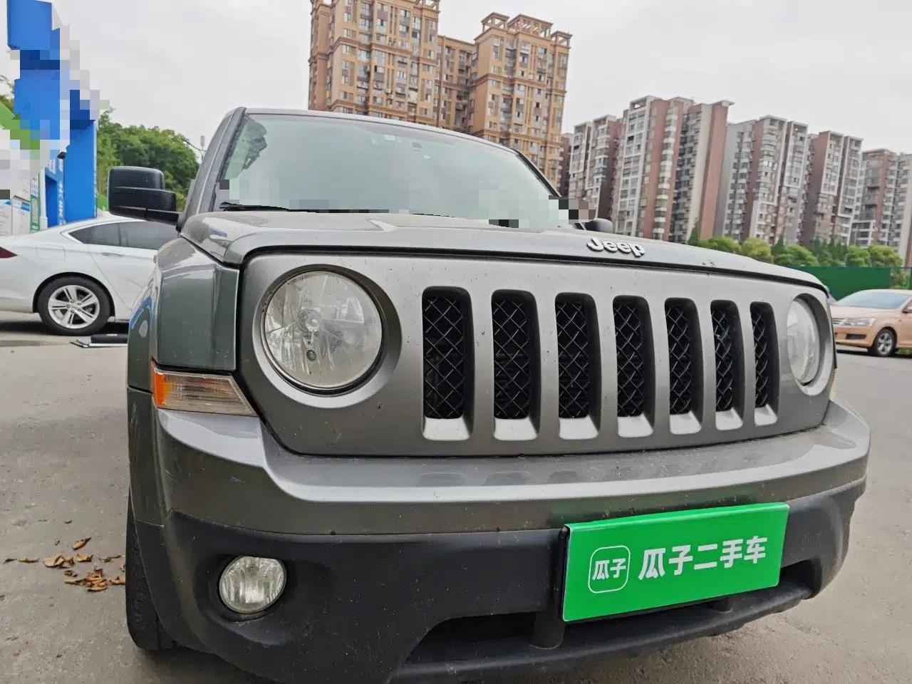 Jeep Patriot 2014 2.4L Luxury Navigation Edition — миниатюра 7