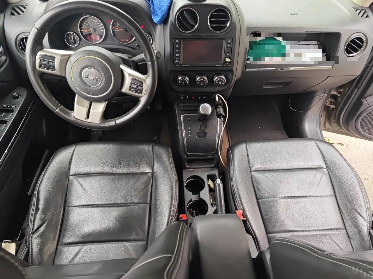 Jeep Patriot 2014 2.4L Luxury Navigation Edition — миниатюра 10
