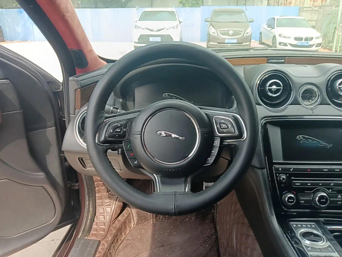 Jaguar XJ 2015 XJL 3.0 SC Elegant Business 80th Anniversary Limited Edition — миниатюра 13