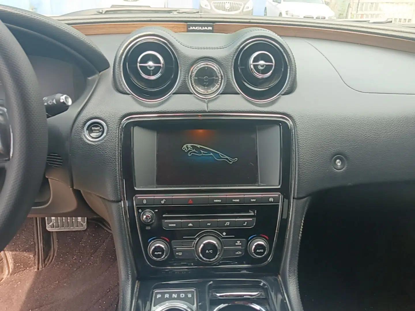 Jaguar XJ 2015 XJL 3.0 SC Elegant Business 80th Anniversary Limited Edition — миниатюра 15