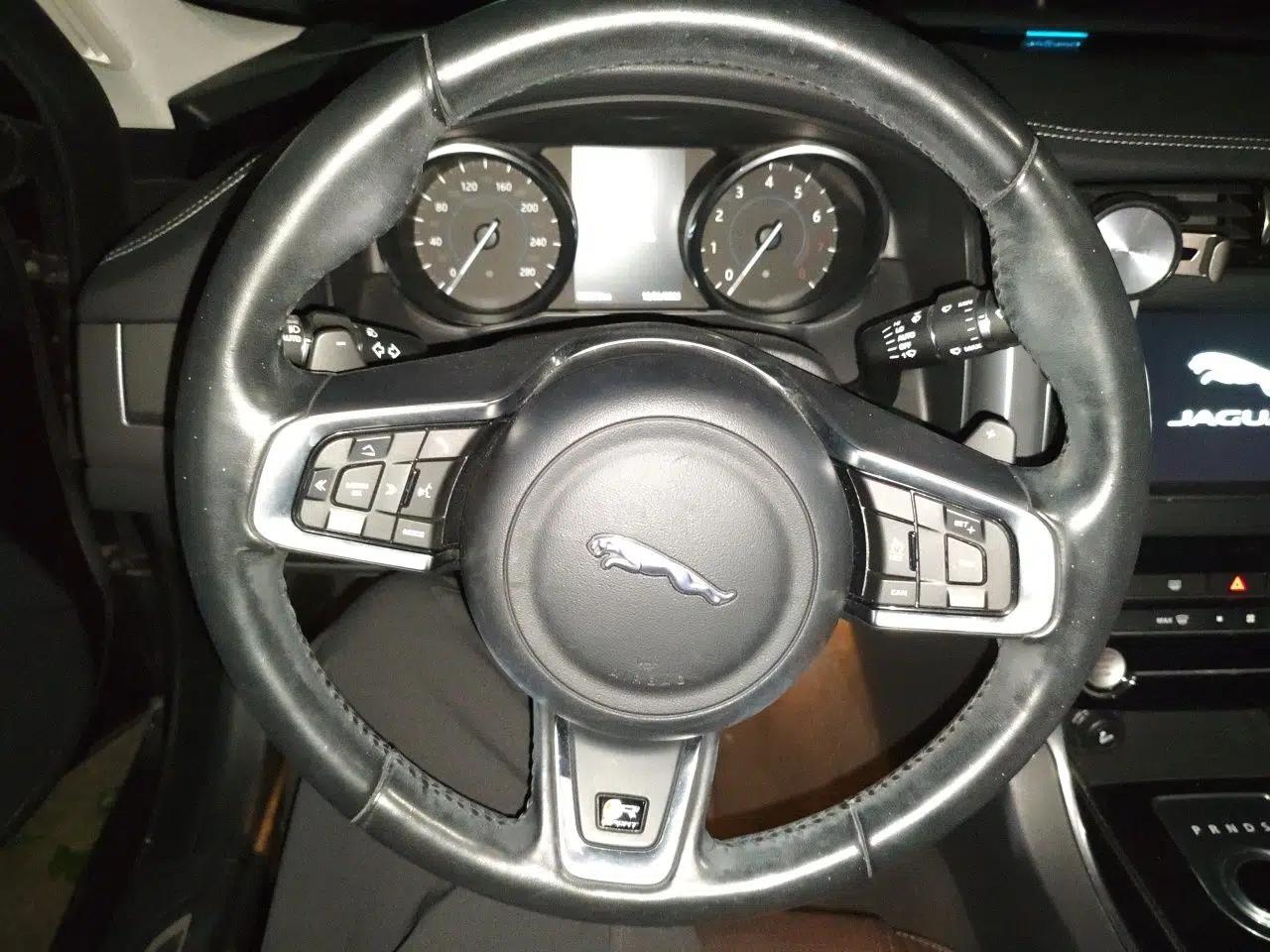 Jaguar XF 2016 XF 2.0T Two-Wheel-Drive R-Sport Sport Edition — миниатюра 11