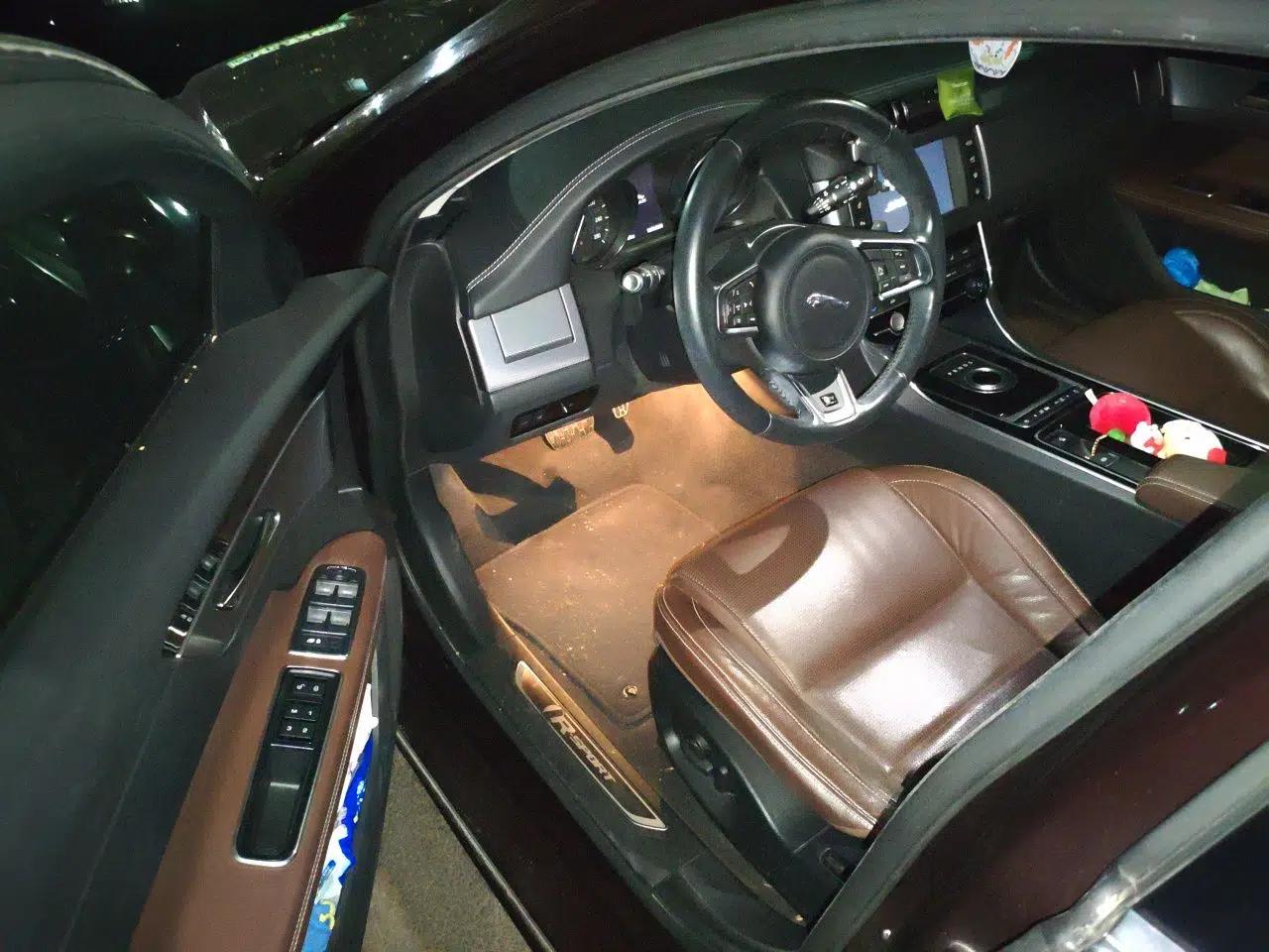 Jaguar XF 2016 XF 2.0T Two-Wheel-Drive R-Sport Sport Edition — миниатюра 17