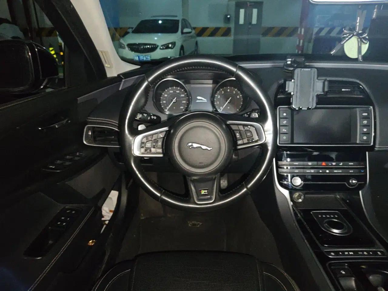 Jaguar XE 2018 2.0T 200 PS Two-Wheel-Drive R-Sport Sport Edition — миниатюра 11