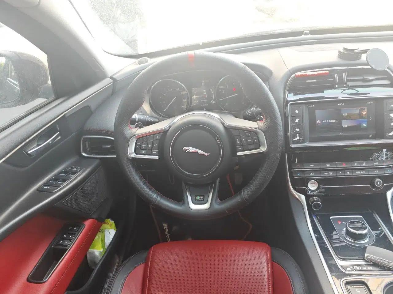 Jaguar XE 2017 2.0T 200 PS R-Sport — миниатюра 11